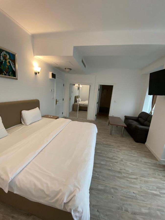 Hotel Zimbru Snagov Tincabesti Kültér fotó