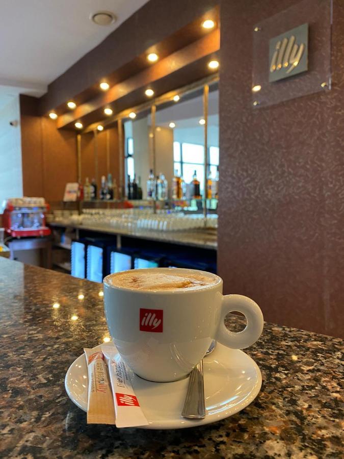 Hotel Zimbru Snagov Tincabesti Kültér fotó